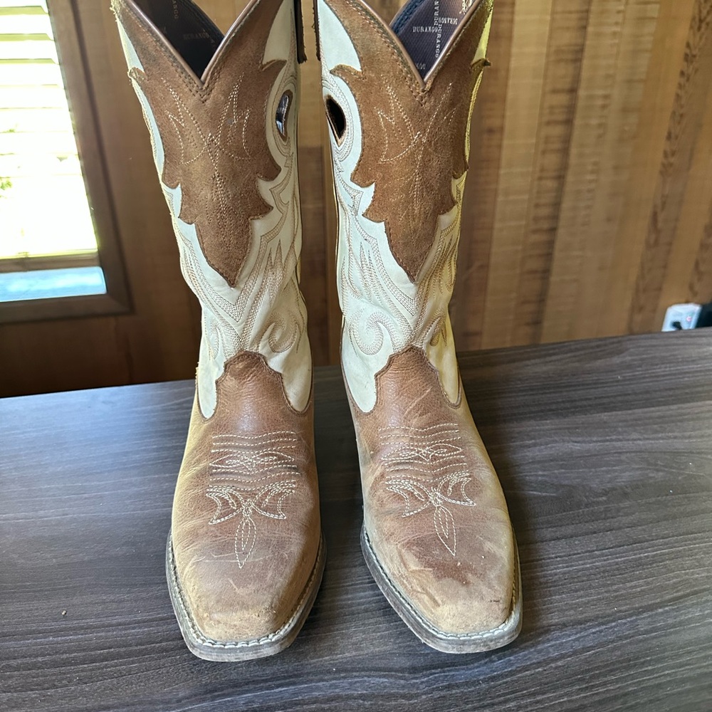 Women’s size 9 Durango Tan and cream cowboy boots
